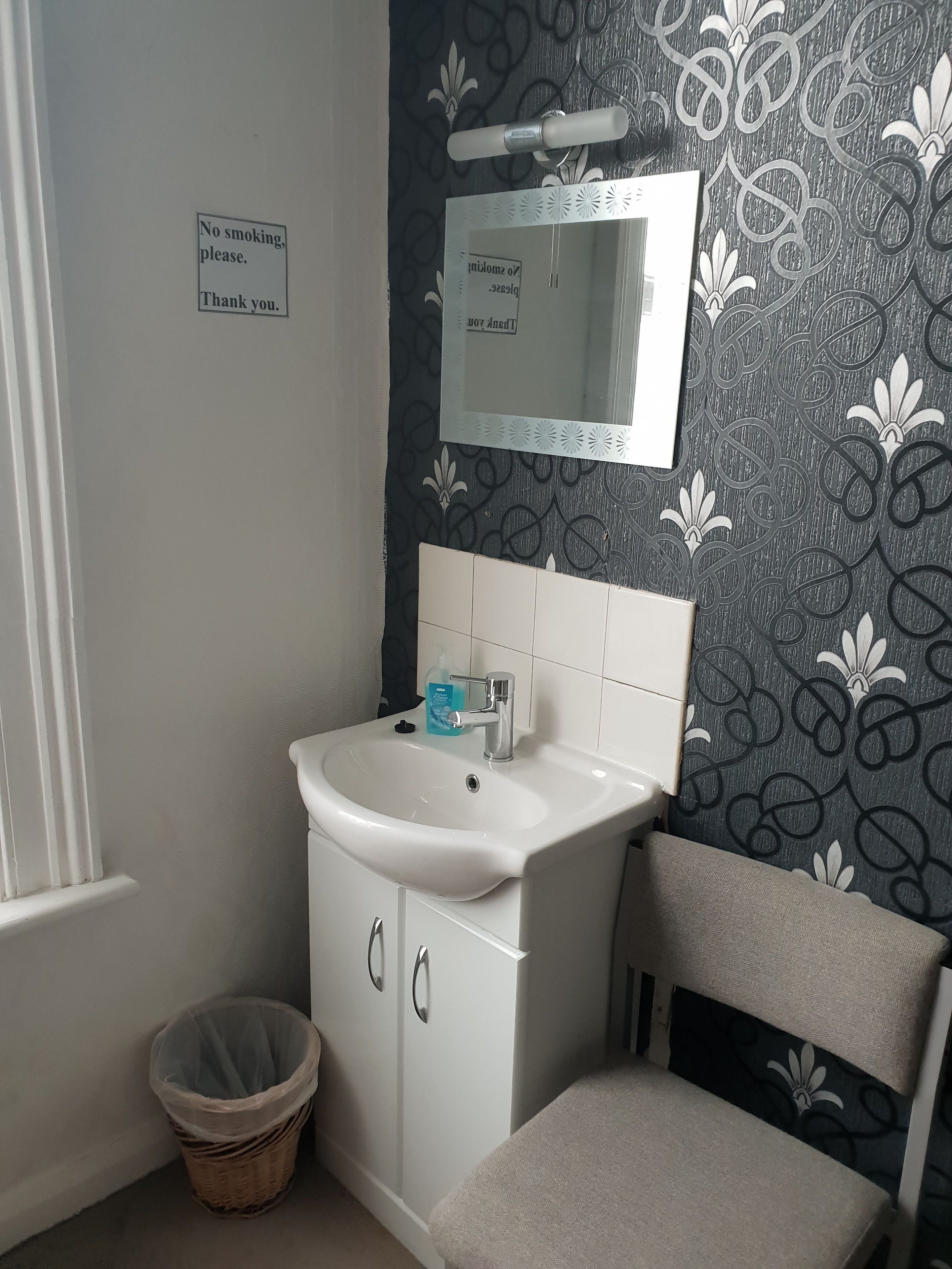 Phòng đơn cơ bản, phòng tắm dùng chung | Bàn ủi/dụng cụ ủi quần áo, truy cập Internet không dây miễn phí 