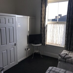 Iron/ironing board, free WiFi, bed sheets