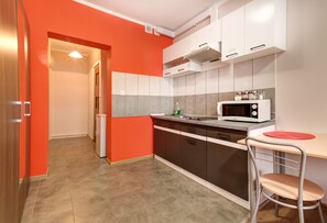 Departamento (1) | Cocineta privada | Refrigerador, parrilla de estufa y tetera eléctrica 