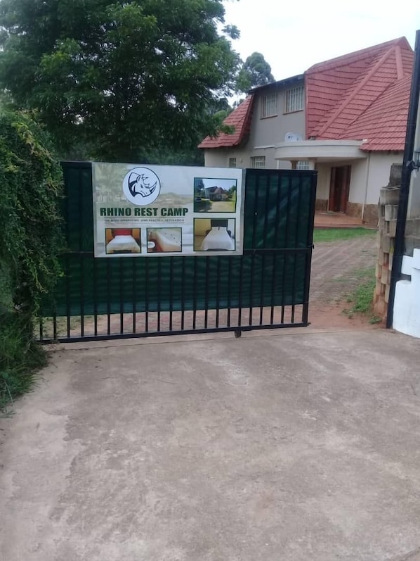 Entrada de la propiedad