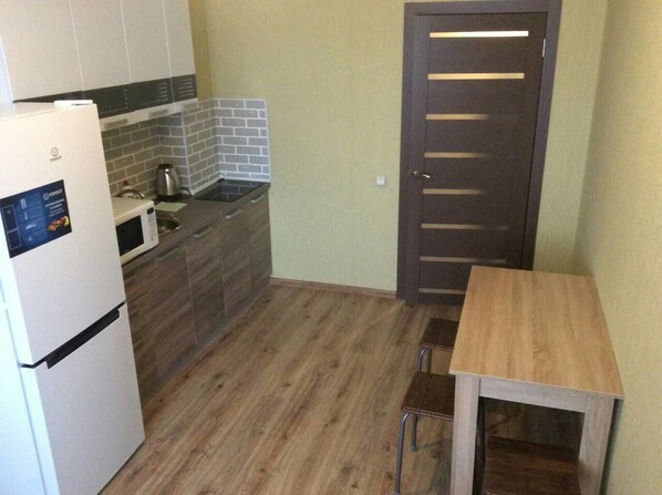 Apartment, 1 Bedroom | Private kitchen | Fridge, microwave, oven, stovetop