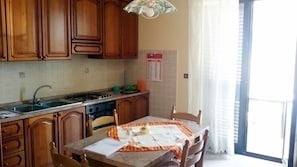 Apartment, 2 Schlafzimmer | Eigene Küche | Großer Kühlschrank, Ofen, Herdplatte, Espressomaschine