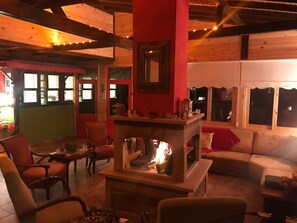 Lobby sitting area - Sweet Home River Hotel (Sile)