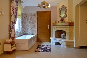 Dobbeltrom, massasjebadekar | Wi-fi (inkludert) og sengetøy