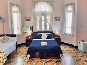 Een minibar, gratis wifi, beddengoed