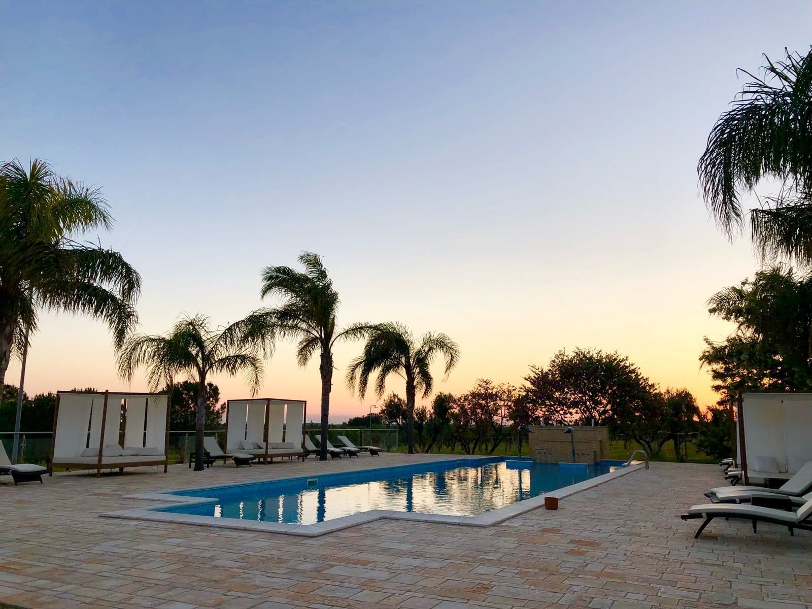 Außenpool, Liegestühle