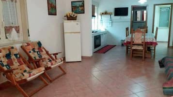 Studio | Essbereich im Zimmer