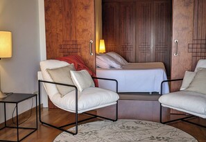 Minibar, in-room safe, desk, blackout drapes - Hotel Sa Punta (Begur)