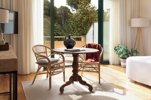 Minibar, in-room safe, desk, blackout drapes - Hotel Sa Punta (Begur)