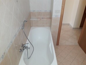 Appartement, 2 chambres | Salle de bain