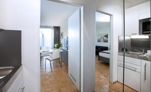 Full-size fridge, microwave, stovetop, coffee/tea maker - Rheinhof by Gerda Good Living - Digital Access (Meerbusch)