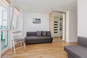 Iron/ironing board, free WiFi, bed sheets - Nice Studio (Warsaw)