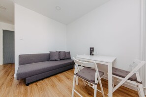 Nice Studio | Een strijkplank/strijkijzer, gratis wifi, beddengoed