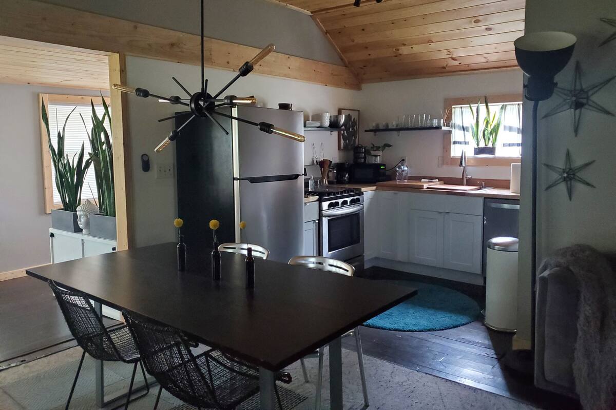 Luxury Cabin, 2 Bedrooms | Memory foam beds, WiFi (free), bed sheets