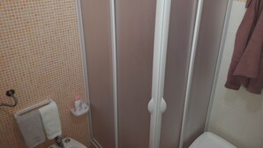 Apartment, 1 Schlafzimmer | Dusche im Bad