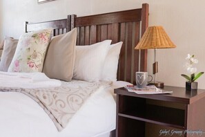 Double Room | Desk, free WiFi, bed sheets