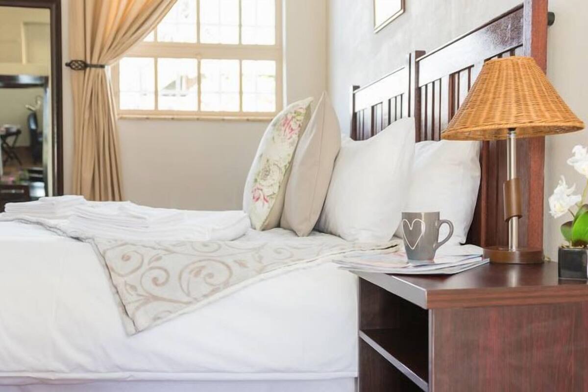 Double Room | Desk, free WiFi, bed sheets