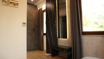 Premium bedding, minibar, in-room safe, desk