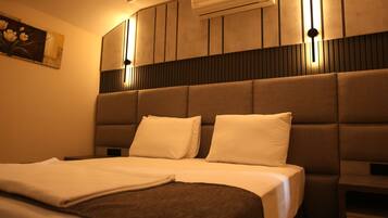 Suite Deluxe, lanai, frente al mar | Ropa de cama de alta calidad y minibar