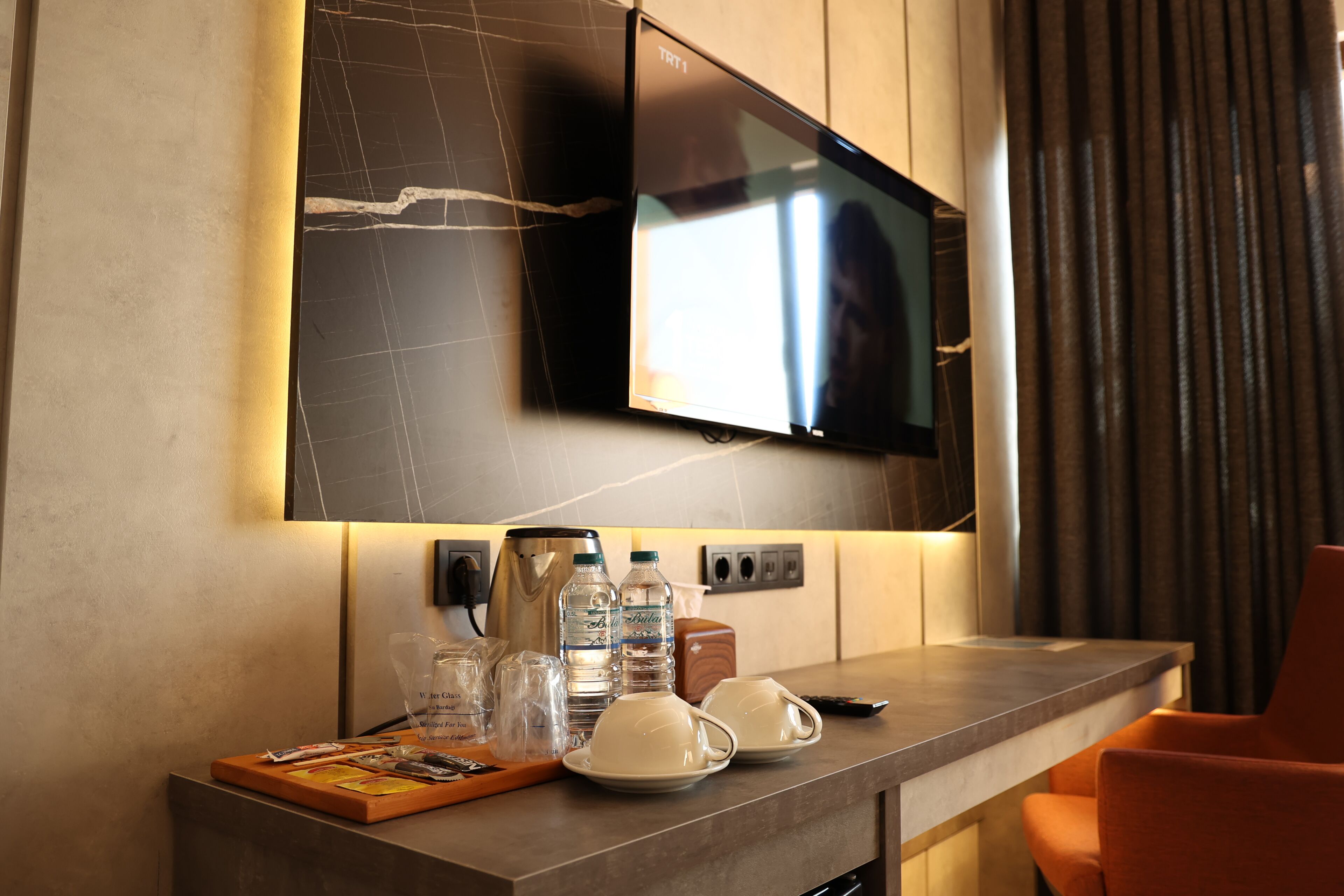 Familiesuite, sjøutsikt | Oppholdsområde | LED-TV