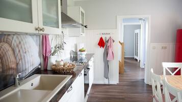 House (Melker) | Private kitchen | Fridge, microwave, oven, stovetop