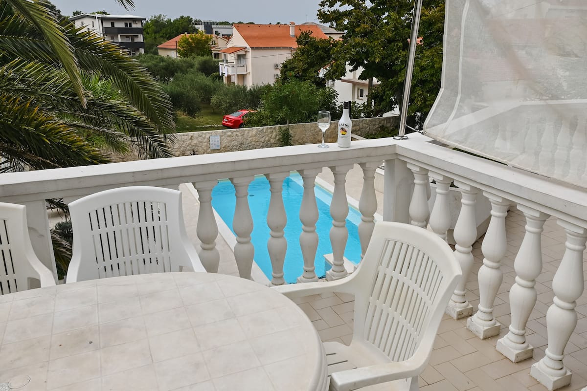 Appartement, 1 slaapkamer, terras, uitzicht op zwembad (A2) | Terras