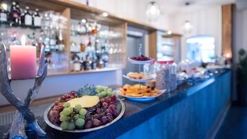 Breakfast, lunch, dinner served; Mediterranean cuisine