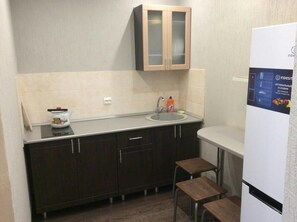 Apartemen | Meja kerja, setrika/meja setrika, Wi-Fi gratis, dan seprai linen