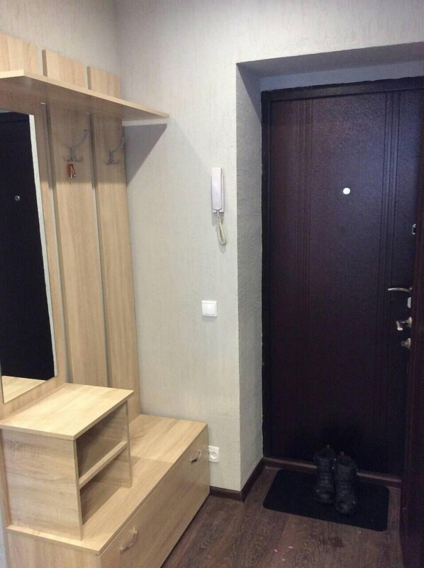 Apartemen | Meja kerja, setrika/meja setrika, Wi-Fi gratis, dan seprai linen