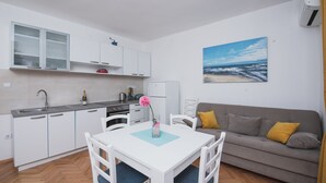 Leilighet, 2 soverom, terrasse, sjøutsikt (A4) | Eget kjøkken