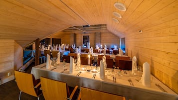 Ze serveren er ontbijt, lunch en diner