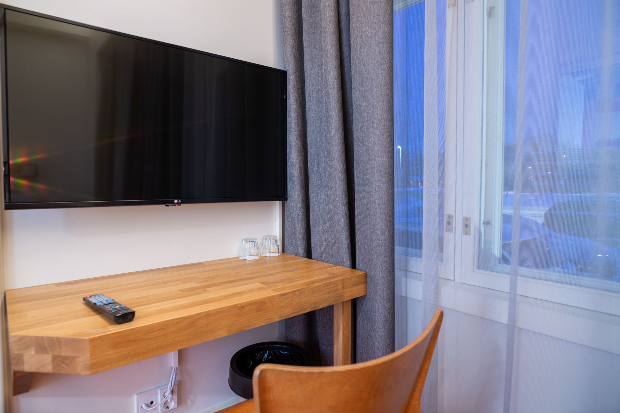 comfort room, 1 queen bed | desk, blackout curtains, soundproofing, iron/ironing board