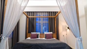 Junior-Suite, 1 King-Bett | Schreibtisch, Verdunkelungsvorhänge, schallisolierte Zimmer