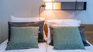 Quarto casal standard, 1 cama de casal | Escrivaninha, cortinas blackout, quartos à prova de som