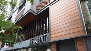 A modern building with a sign reading "STIL SUIT". - Stil Suit (Istanbul)