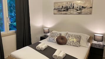 2 habitaciones, escritorio, tabla de planchar con plancha y wifi gratis