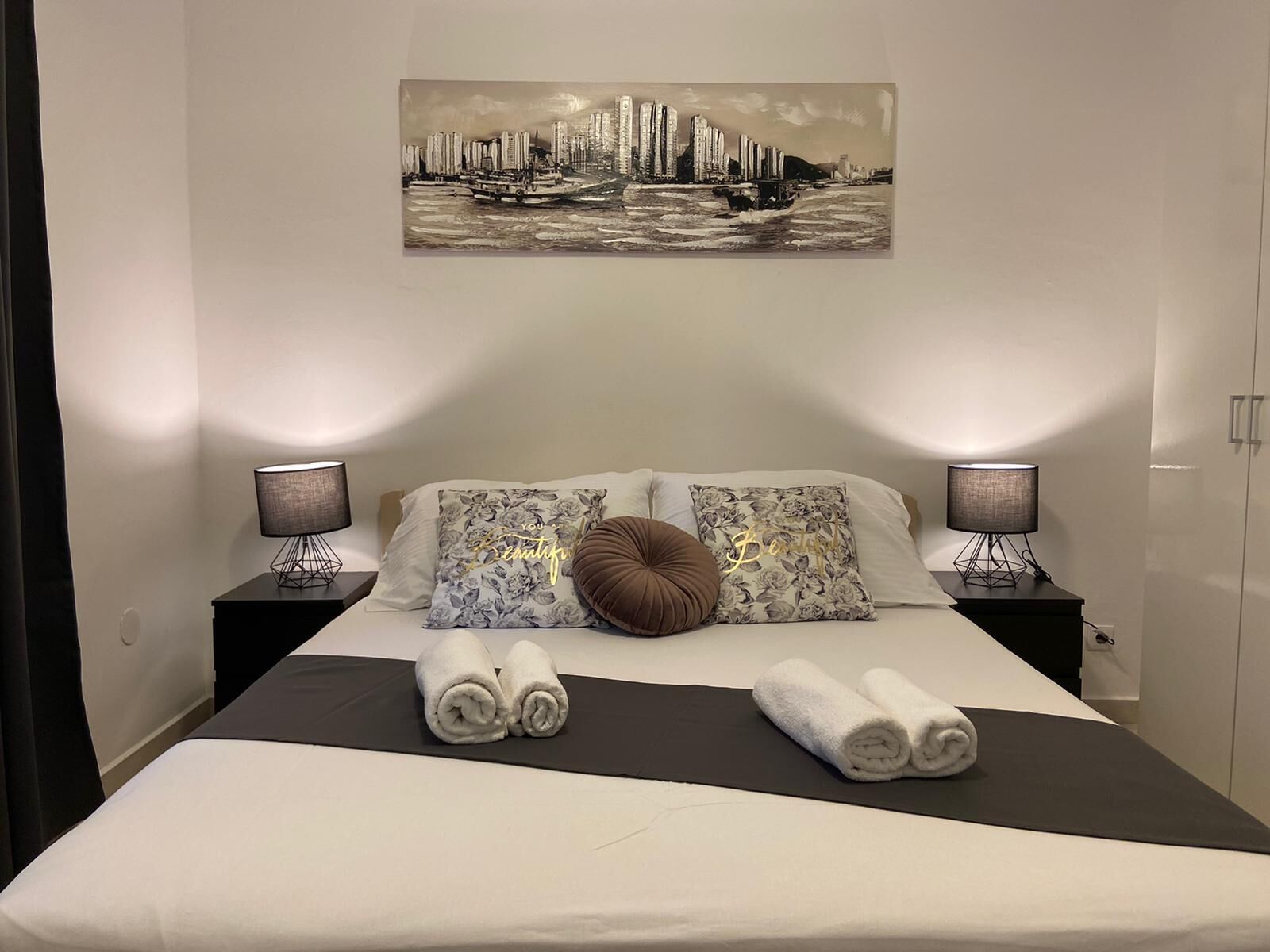 2 bedrooms, desk, iron/ironing board, free WiFi