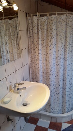 Departamento, balcón | Lavabo en el baño