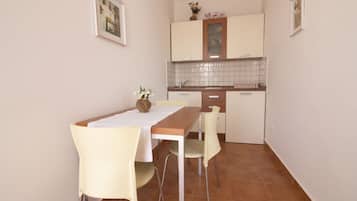 S1 studio | Cocineta privada | Refrigerador
