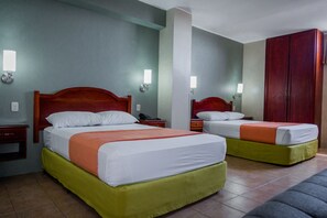 In-room safe, free WiFi, bed sheets - Grand Hotel Americano (Machala)