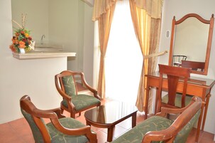 32-英寸液晶电视 （配备有线频道）、电视