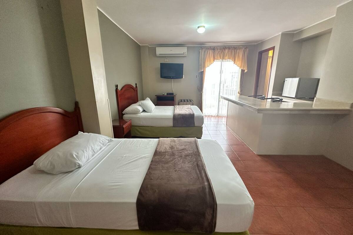 triple room, multiple beds, non smoking (1 queen bed, 2 single beds) | in-room safe, free wifi, bed sheets