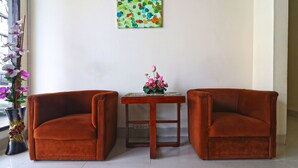 Coin salon dans le hall