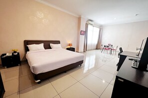 ห้องดีลักซ์ดับเบิล | โต๊ะทำงาน, Wi-Fi ฟรี, ผ้าปูที่นอน