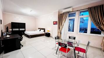 Kamar Double Deluks | Meja kerja, Wi-Fi gratis, dan seprai linen