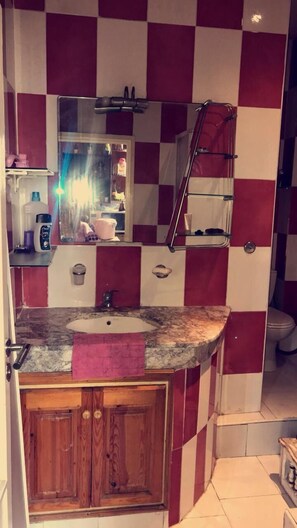 Classic Apartment, Multiple Beds | Bathroom - Aprt Centre Ville De Rabat CHIC (Rabat)