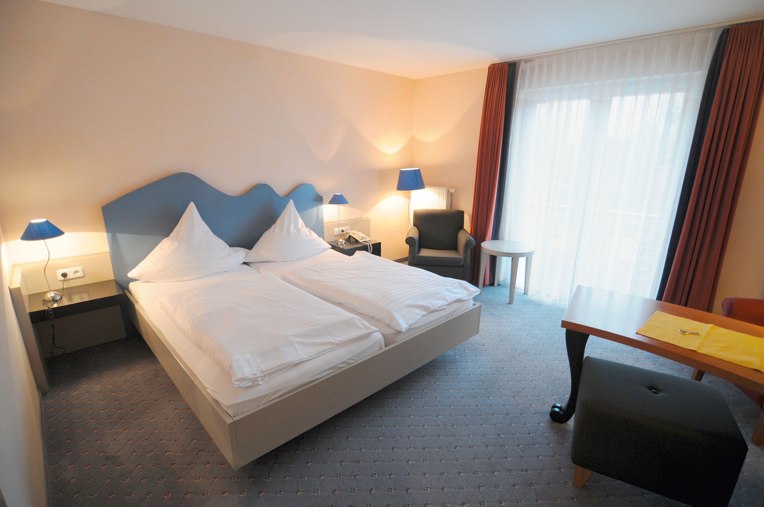 comfort double room, private bathroom | desk, iron/ironing board, free wifi, bed sheets