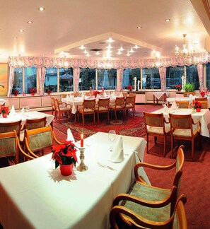 Free daily buffet breakfast - Haus am Meer (Wunstorf)