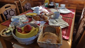 Daily continental breakfast for a fee - Pansion Breza (Plitvicka Jezera)