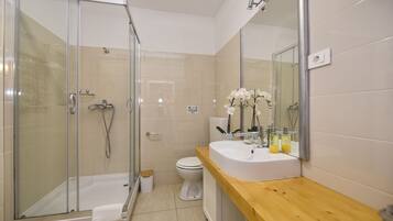 City House, 3 Bedrooms, Terrace, Garden View (Private Garden) | Pancuran Bilik Mandi